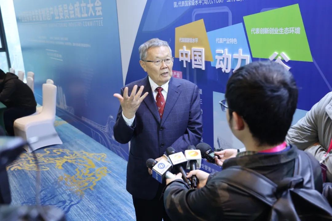 何清華：走“雙循環”道路 勇攀制造業世界高地