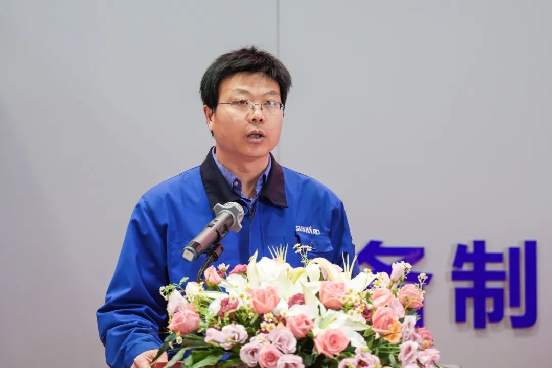 牢記囑托攀高地 應急救援有山河 山河智能隔離帶挖掘機批量發貨