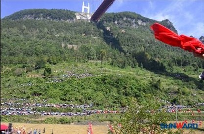 山河智能助力矮寨低空跳傘節完美落幕
