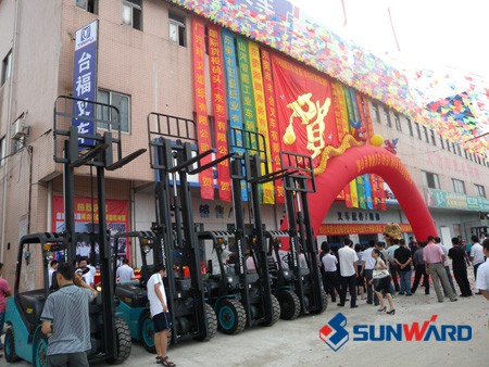 山河智能-東莞市臺(tái)福叉車(chē)有限公司樟木頭專(zhuān)營(yíng)店開(kāi)業(yè)