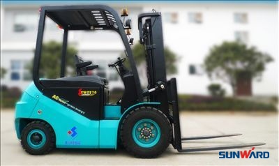 山河智能叉車新品發(fā)布會成都隆重舉行