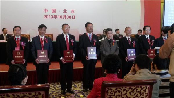 山河智能董事長何清華榮獲何梁何利基金“科學與技術創新獎”