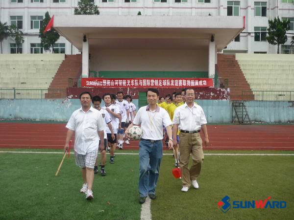 夏日的激情－－山河智能叉車隊與國際營銷隊足球友誼賽記