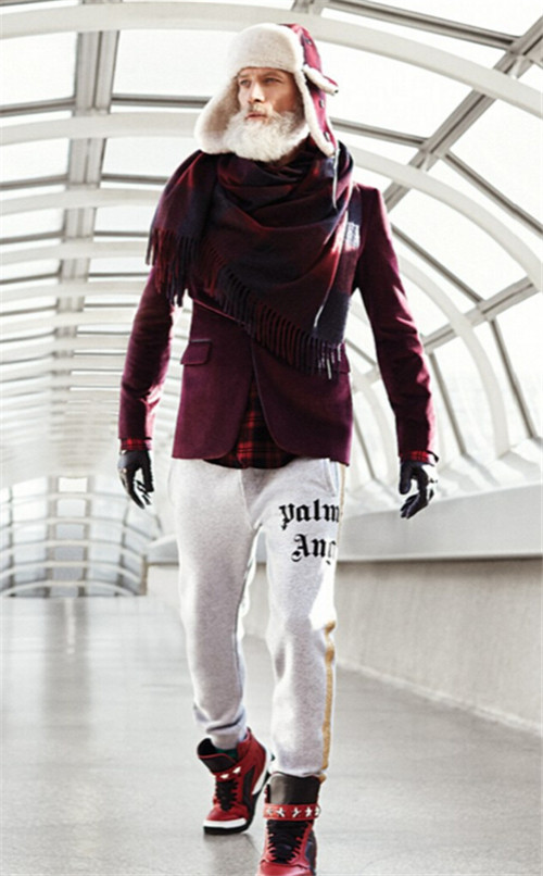 320名圣誕老人集體沖浪？八一八圣誕節奇聞趣事