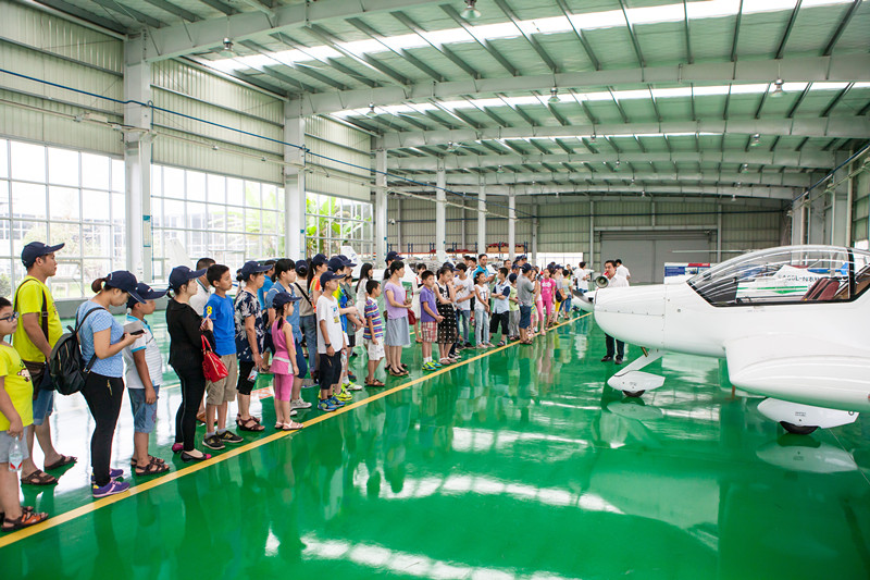 開挖機，坐游艇、飛機 山河智能開展員工家屬開放日活動