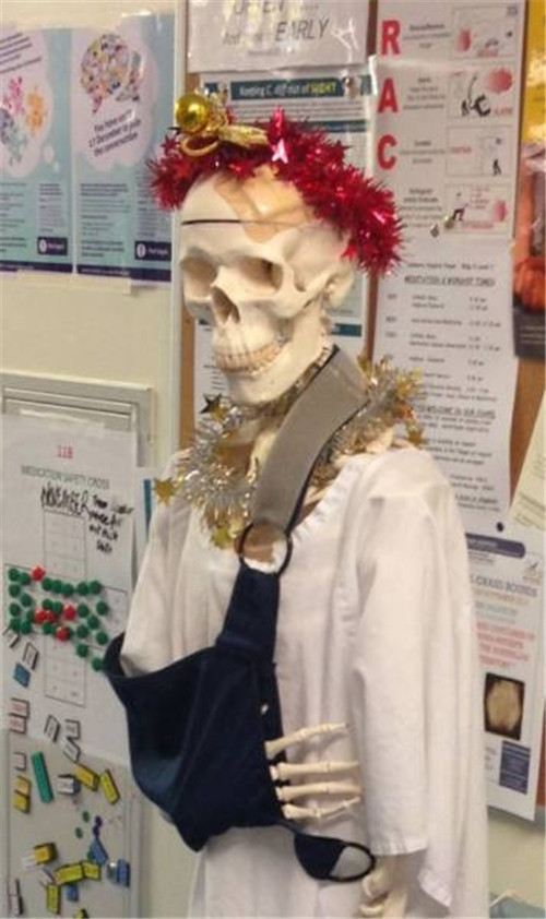 320名圣誕老人集體沖浪？八一八圣誕節奇聞趣事