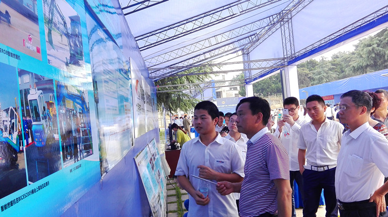 山河智能“智能挖掘機”項目榮獲首屆長株潭職工創新成果展金獎