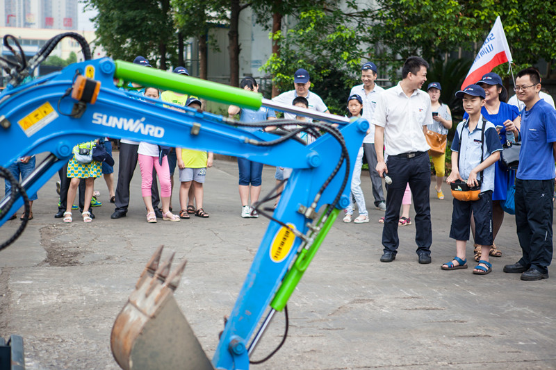 開挖機，坐游艇、飛機 山河智能開展員工家屬開放日活動