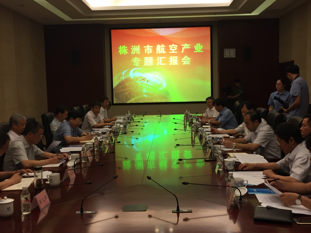 省委常委、常務副省長陳向群一行參觀山河科技