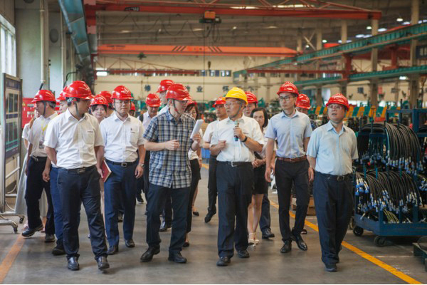 商務部合作司劉民強副司長一行調研山河智能