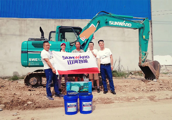 到了市場一線才知道，山河挖機客戶都是鐵桿粉絲