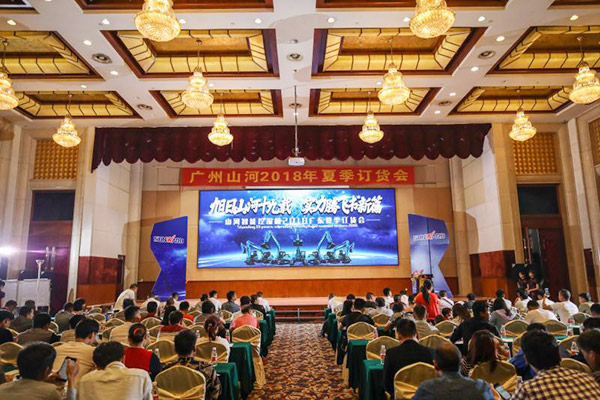 紅四月，山河智能挖掘機促銷會節節攀升