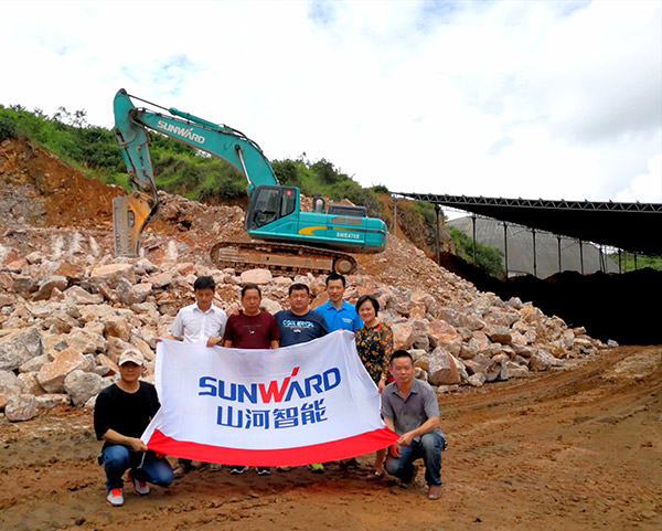 看石場風云如何演繹？山河智能礦山戰神SWE470E大型挖掘機一錘定音！