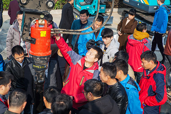 十年相隨，成就彼此，來聽聽山河智能挖掘機客戶的真實聲音