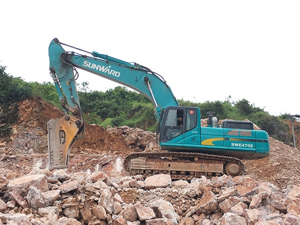 看石場風云如何演繹？山河智能礦山戰神SWE470E大型挖掘機一錘定音！