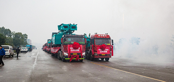 新年開門紅！山河智能5000萬裝備批量發車