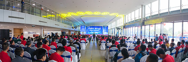 紅四月，山河智能挖掘機促銷會節節攀升