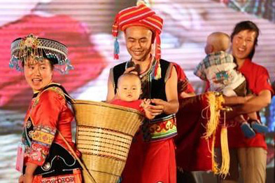 他們，用小小背簍背出山河大情懷