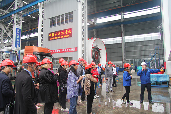 開啟工程機械之都體驗之旅，中外媒體觀摩團到訪山河智能