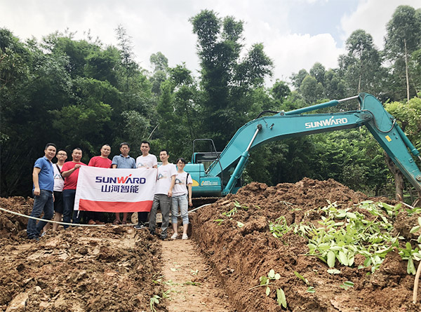 “清涼”送到客戶手中，為山河智能售后服務活動打CAII