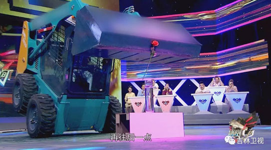 誰說機械都冰冷？這款會跳舞的滑移明明就是熱情奔放的！