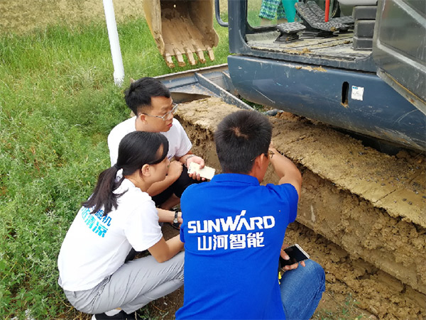 到了市場一線才知道，山河挖機客戶都是鐵桿粉絲