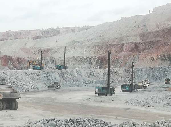 高溫酷暑，山河智能鑿巖設備異域揚威