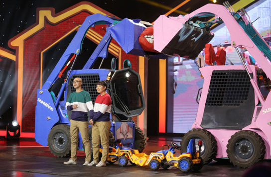 誰說機械都冰冷？這款會跳舞的滑移明明就是熱情奔放的！