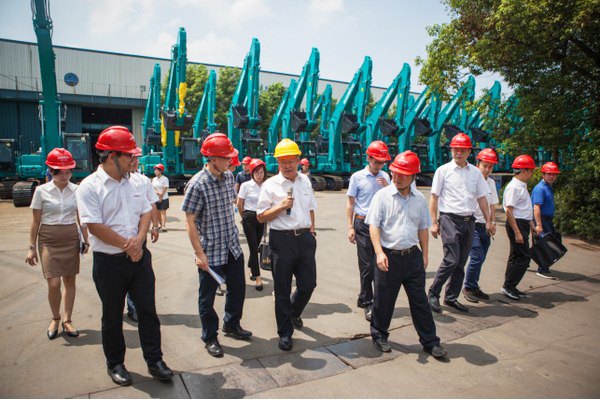 商務部合作司劉民強副司長一行調研山河智能