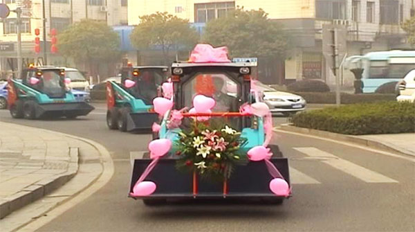 誰說機械都冰冷？這款會跳舞的滑移明明就是熱情奔放的！