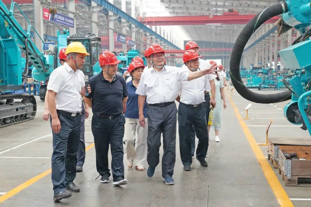 省人大常委會黨組副書記、副主任王柯敏調研山河智能