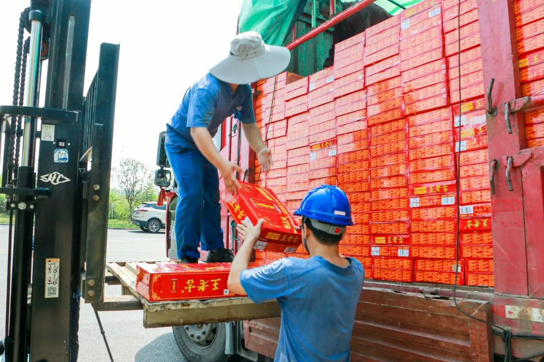 情系職工送清涼，殷切關懷鼓干勁——山河智能開展夏季送清涼活動