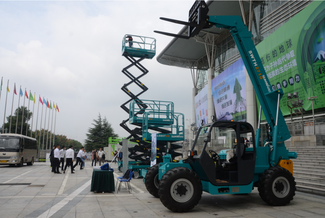 創新“綠”動能 山河智能綠博會上展風采