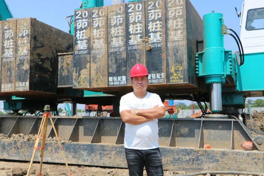 液壓靜力壓樁機從1臺到21臺，他只用了8年！