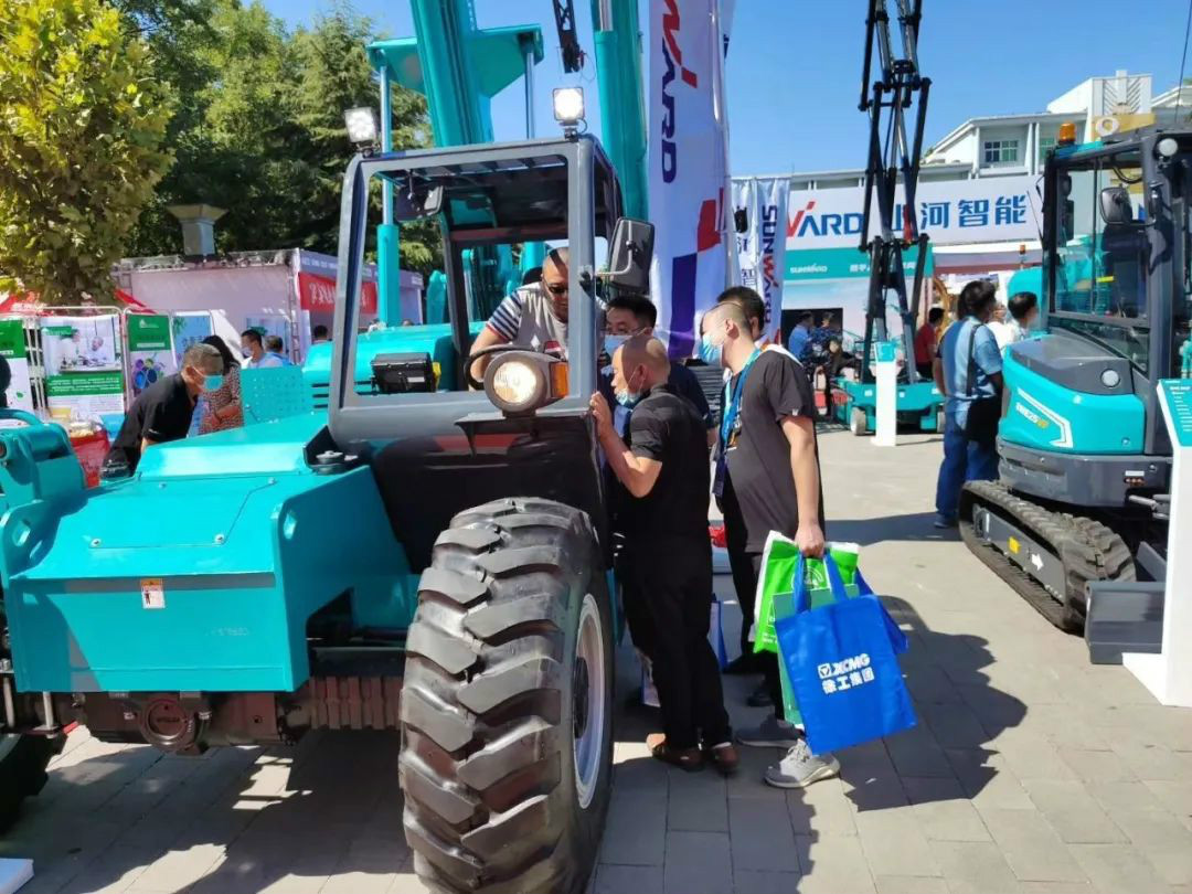 山河智能高空作業設備“吸睛”雄安展