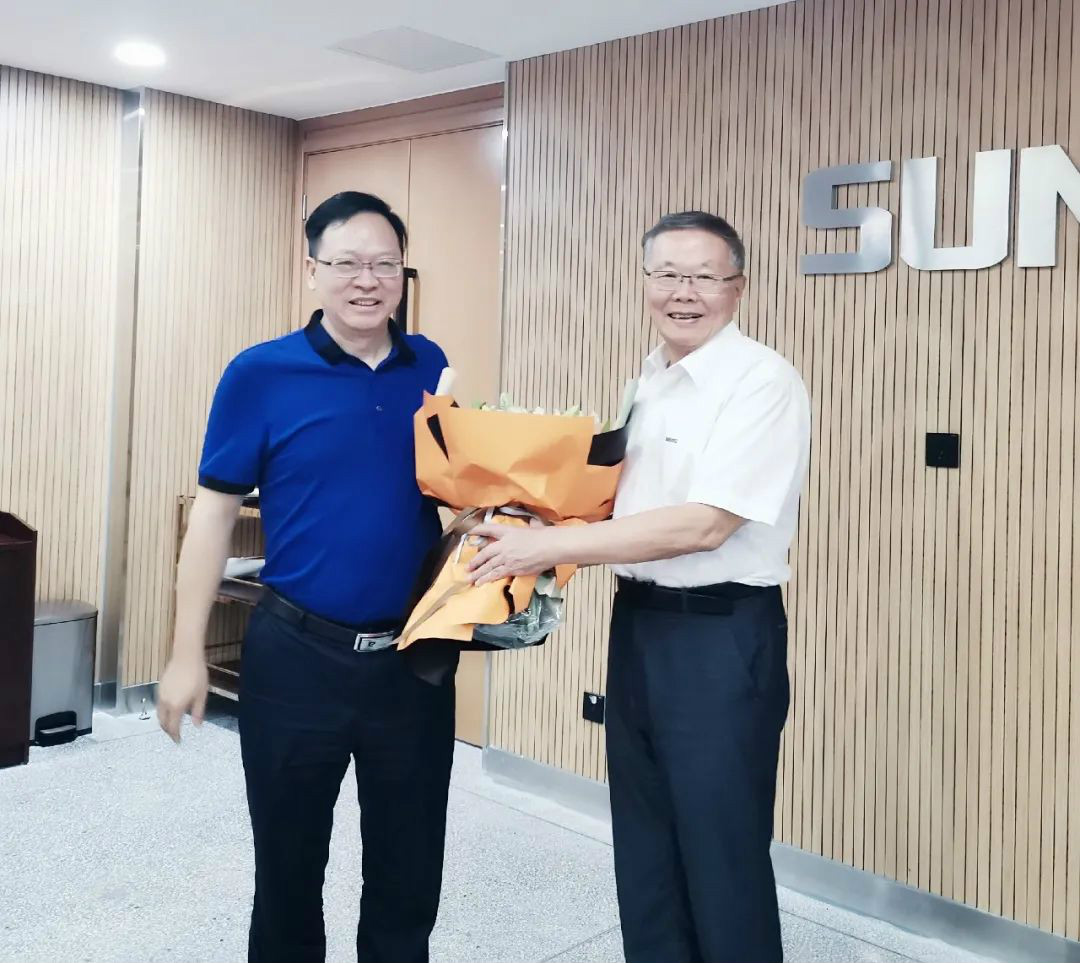 中南大學機電工程學院肖來榮書記到訪山河智能