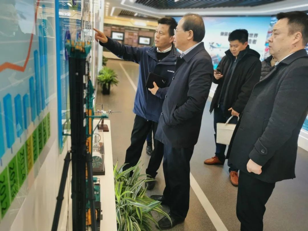 長沙市科技局局長郭塨調研山河智能