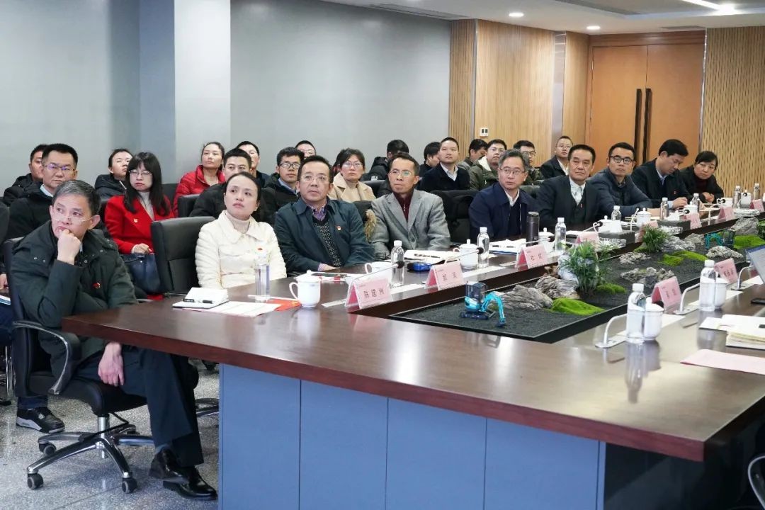 省工信廳青年干部理論學習走進山河智能