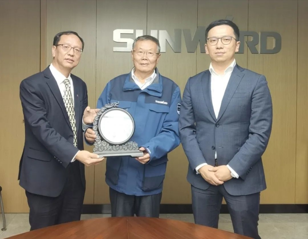 摩根士丹利銀行亞洲有限公司批發銀行新加坡分行領導考察山河智能