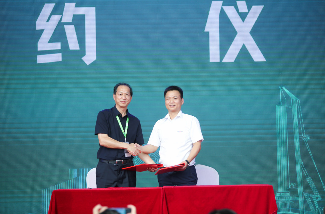 山河智能全國客戶交流會在深基礎工程發展論壇會場舉辦