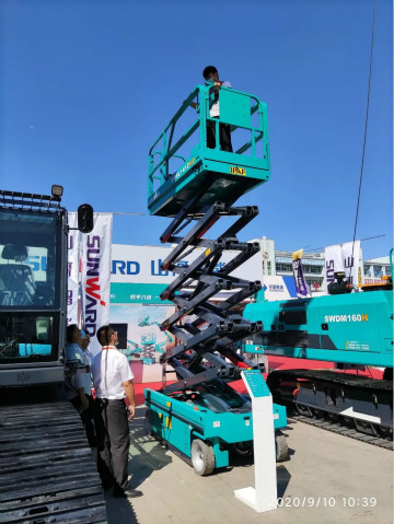 山河智能高空作業設備“吸睛”雄安展