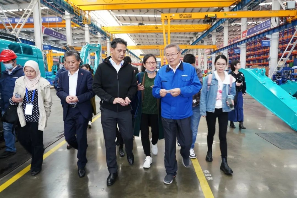 東盟聯合參訪團考察山河智能