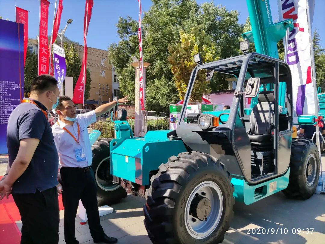 山河智能高空作業設備“吸睛”雄安展