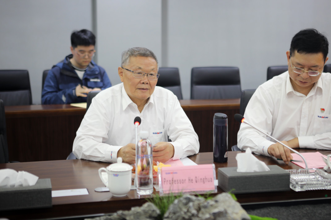 老撾長沙總領事本·印塔巴迪考察山河智能