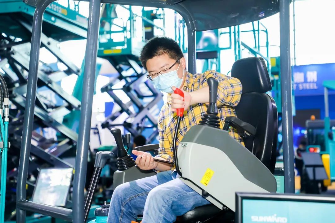 “機甲盛宴”長沙展圓滿收官！山河智能展區亮點精彩回顧