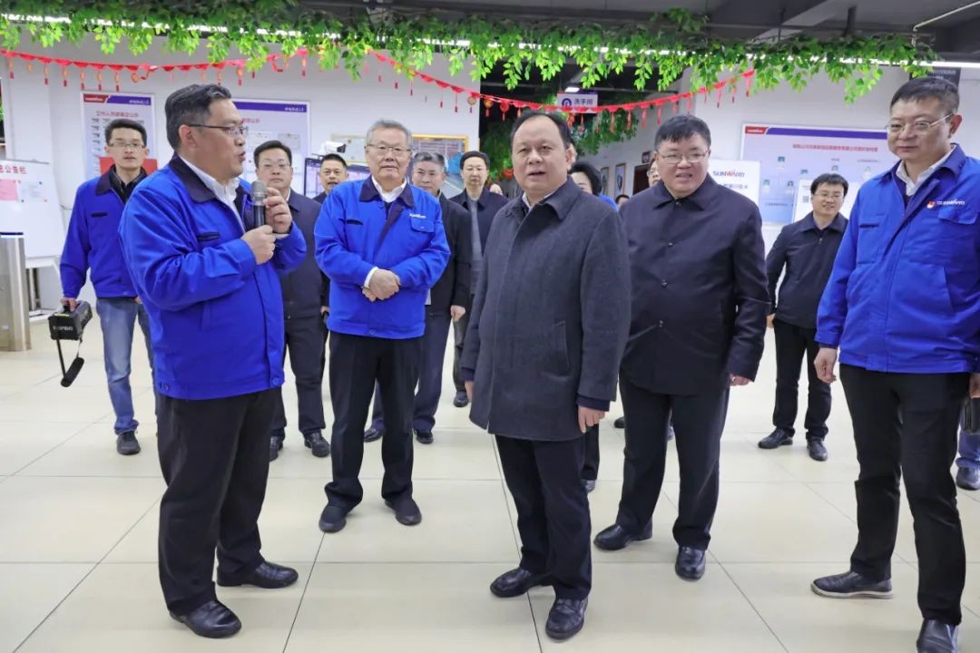 周農在山河智能調研時強調：企業工會要大力培養勞模和工匠