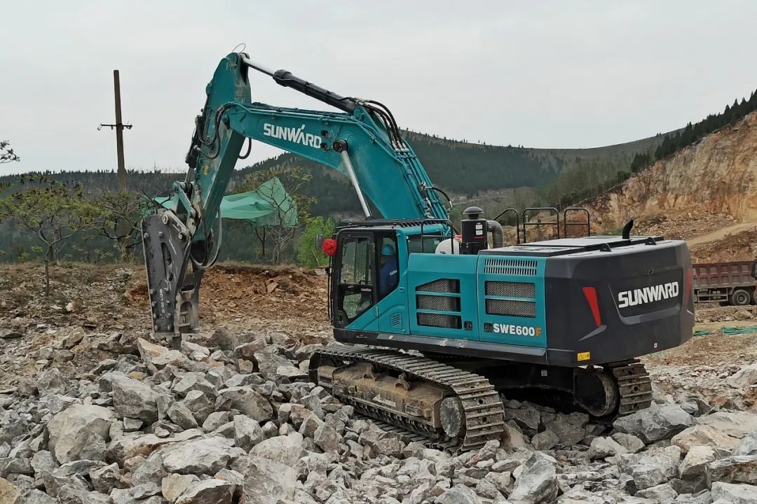 “礦山猛士”SWE600F液壓挖掘機收獲中國工程機械年度產品TOP50評委會獎