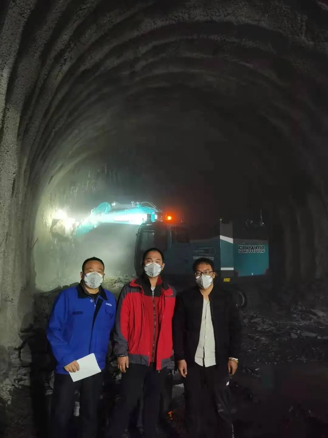 全國首臺純電動智能挖掘機挑戰青藏高原