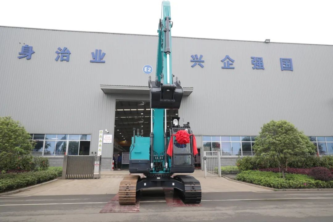 全國首臺！山河智能SWE240FED電動智能挖掘機下線