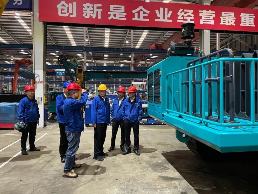 聯合開發出成果！山河智能壓裂管道運輸車下線